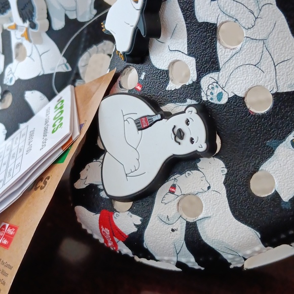 CROCS X Coca Cola Bear Collection Classic Clog Holiday  NWT Size 7 Womens 5 Mens - Picture 11 of 11